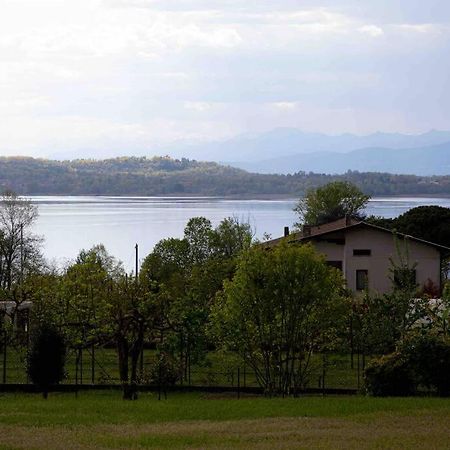 Vista Lago-Appartamento Funzionale Con Vista Varese Exterior foto