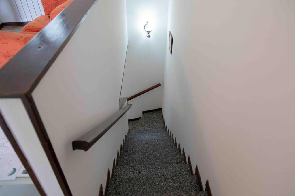 Vista Lago-Appartamento Funzionale Con Vista Varese Exterior foto